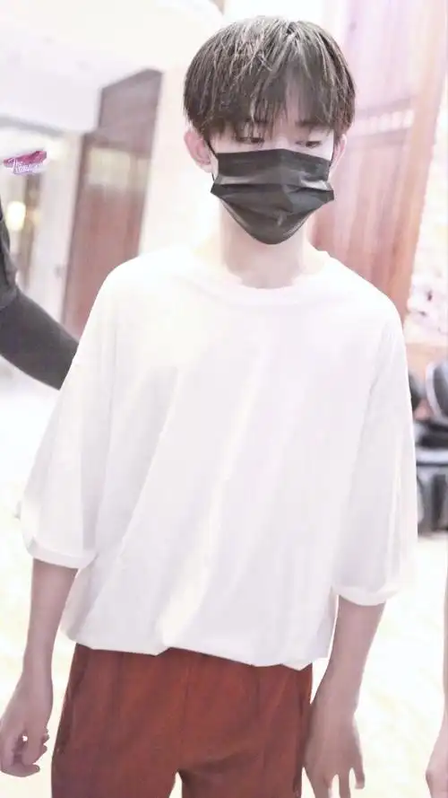 易烊千玺同款衣服纯白t恤女圆领五分袖宽松休闲2018新款夏季学生