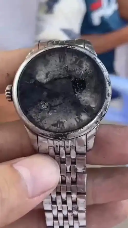 50块钱从大妈手里买回的破烂表,修好才知道赚大了!