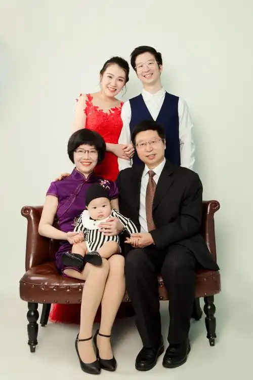 快乐和谐的全家福!