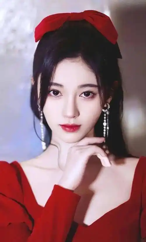 鞠婧祎由一位普通女孩变身超精致美女,娱乐圈真的很神奇_成都_脸型