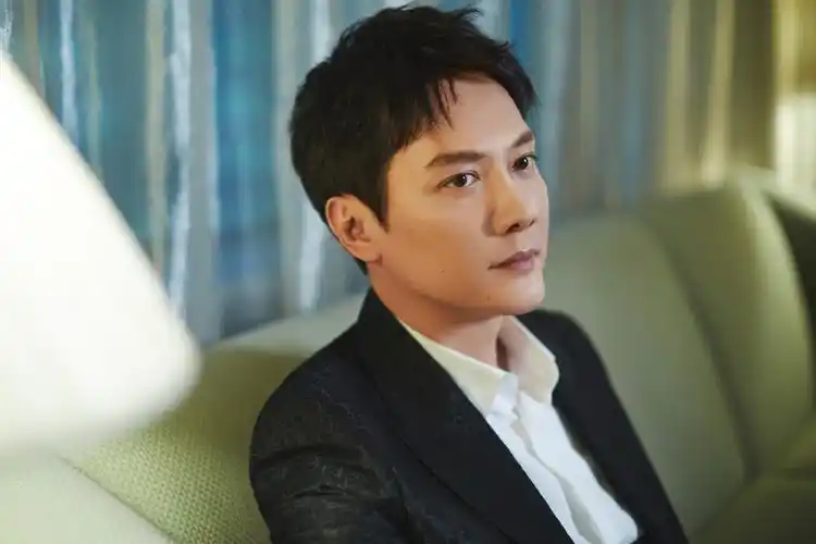 分享一组冯绍峰图片给大家,图中的明星图片壁纸会点缀你的电脑桌面