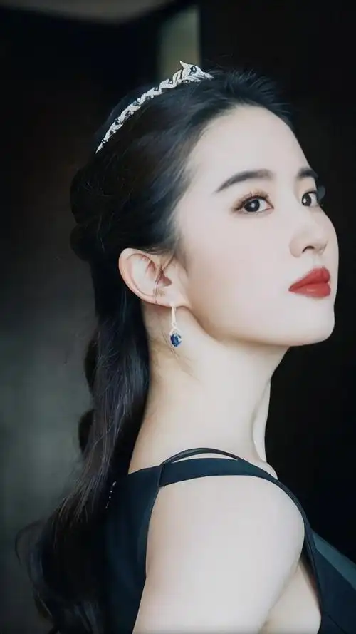 刘亦菲晒库存美照一双鞋子成为亮点网友仙气少了点