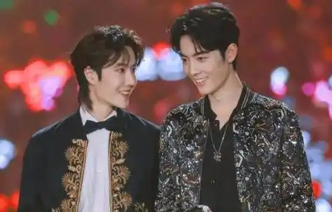 迷妹们坐不住了!_蔡徐坤_因为_李子璇