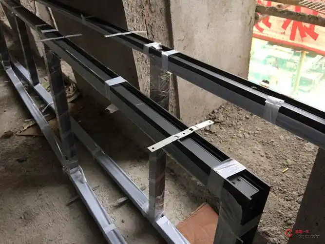 铝合金窗固定片间距应该是多少