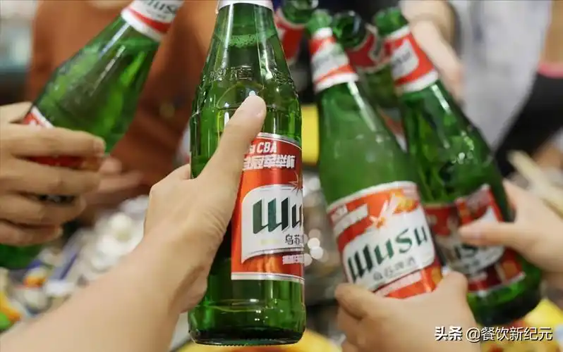 乌苏",不想再喝美国特产百威了,同事想换啤酒的这个提议得到了非常多