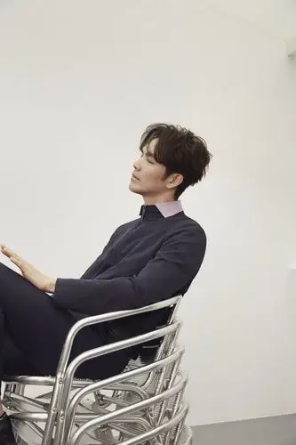 钟汉良封面大片曝光 时尚男神诠释慵懒风