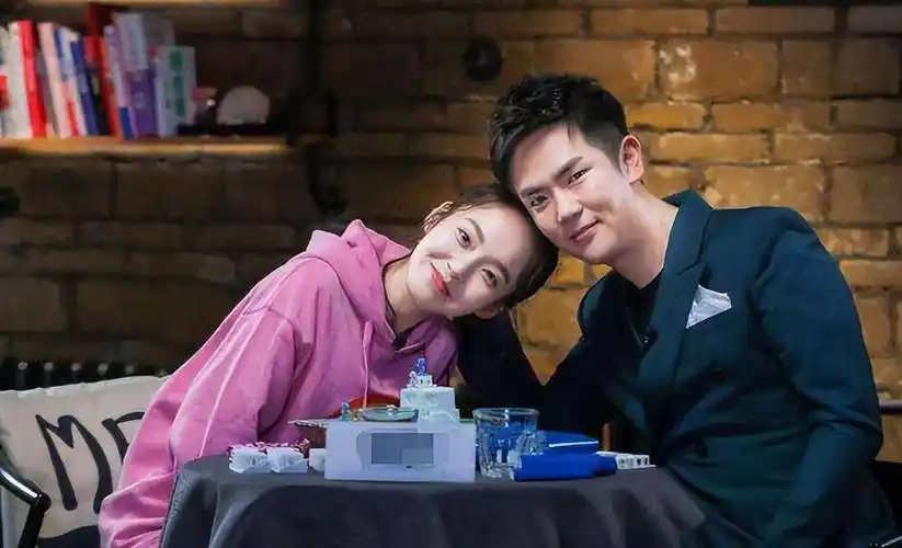 张晓龙,凭借甄嬛传温太医一角成名,娃娃脸的他原来是硕士生导师_温实