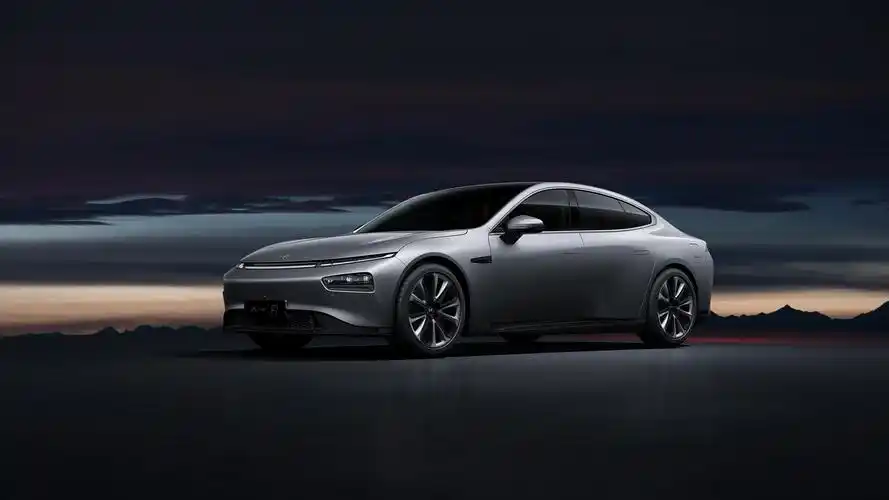 小鹏新能源汽车p7售价24万起万元未上市就获超15万订单出现在