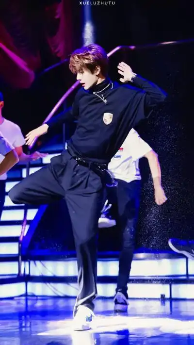 王一博吹灰舞图图源见水印