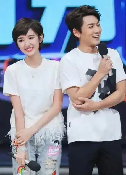 毛晓彤新恋情曝光当年捉奸在床的她终于拥有了新的爱情