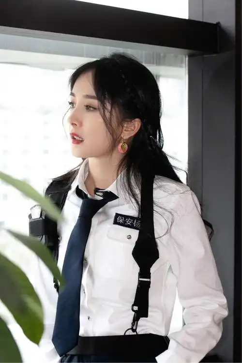 0 跟贴 x 用微信扫描二维码 分享至好友和朋友圈 杨幂现在的名气可以