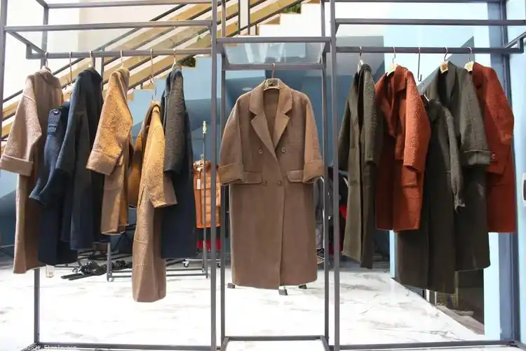 品牌折扣店铺女装叠装陈列技巧