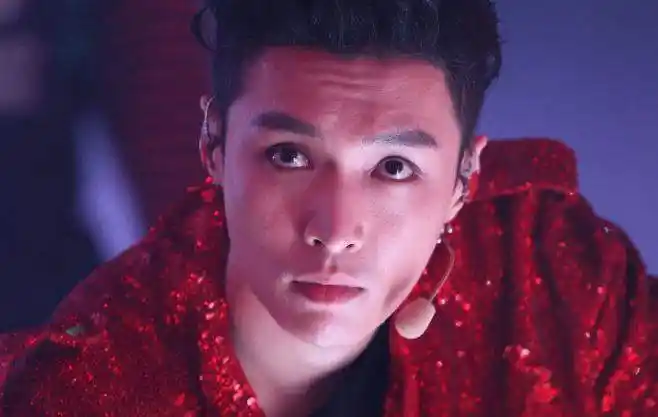 高佩玲是张艺兴的助理.