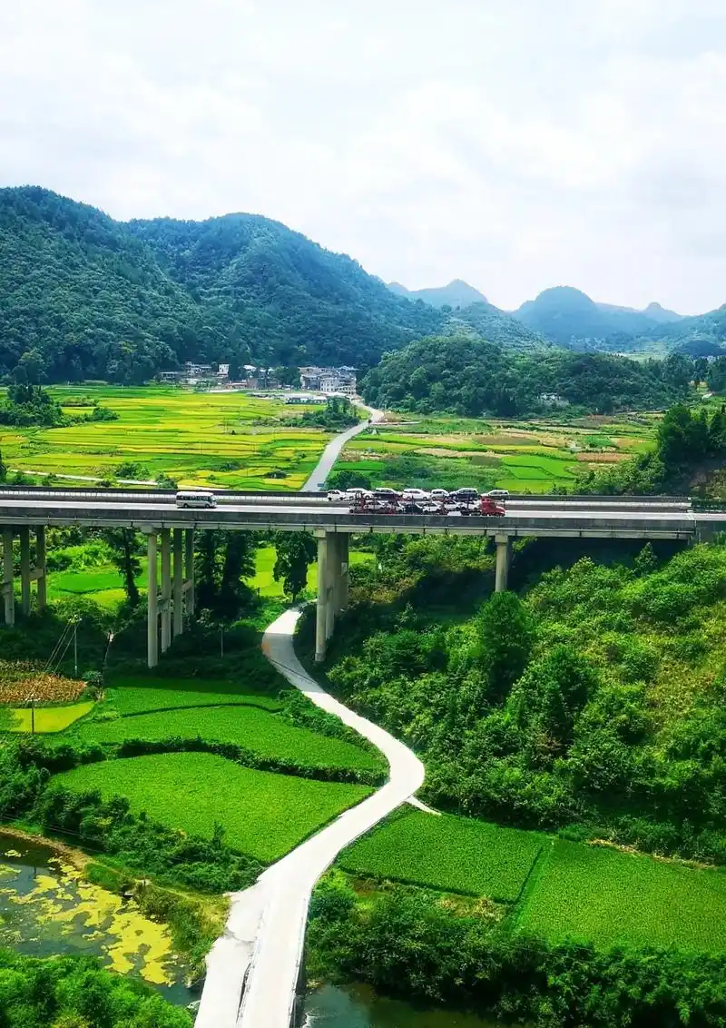 贵州公路交通网 图片的拍摄地;贵州省黔南布依族苗族州贵定县昌 - 抖
