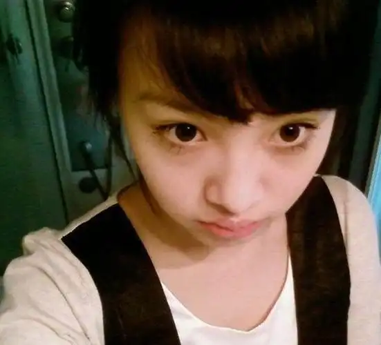 郑爽的四张面孔初出道的灵动成名后的的瞪眼神功怒撕前任亿万富豪