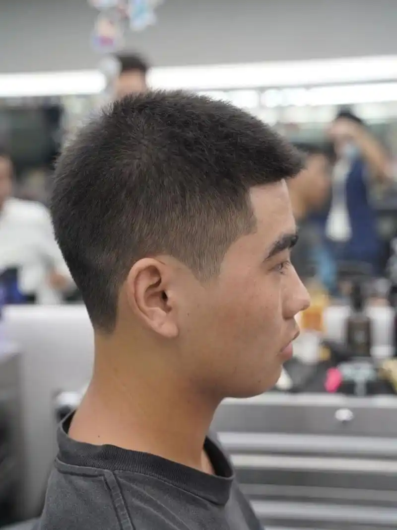 「razor男士理发馆barbershop(洋洋百货店)」