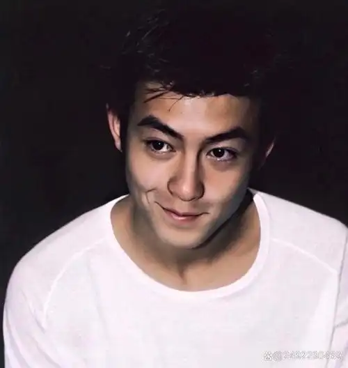 陈冠希年轻时有多自信?早年被采访时坦言:娱乐圈只有2人比我帅