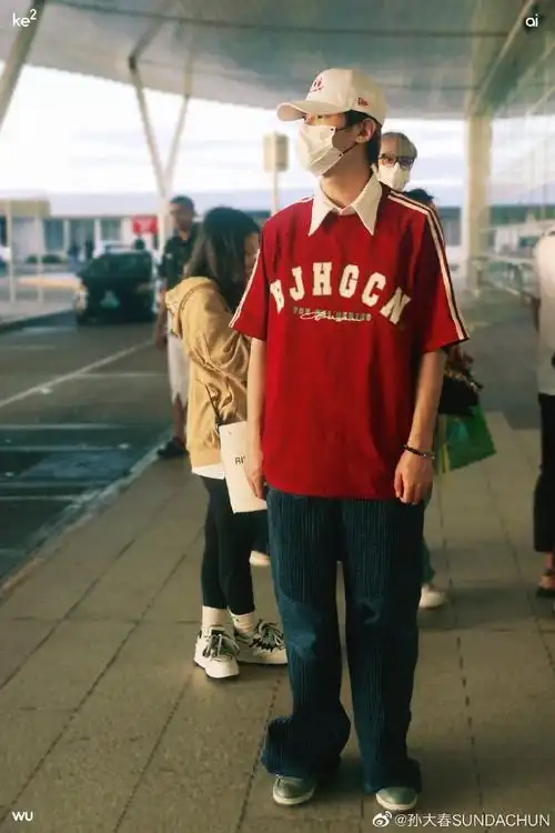 快来看!黄明昊上身的裤子可真好看!