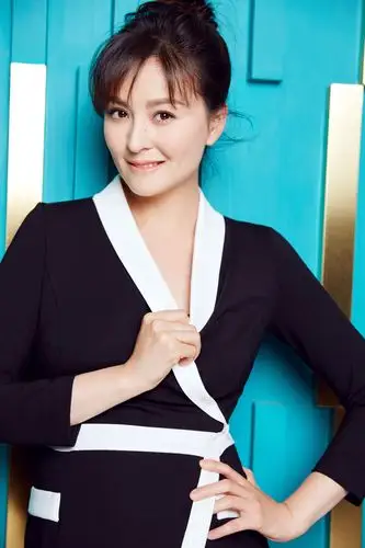 戴娇倩最新御姐写真长腿吸睛大走慵懒风