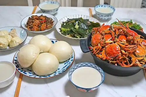 原创晒一晒我家国庆节的晚餐简单一桌家常饭菜网友吃完后满是羡慕