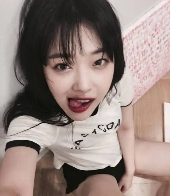 崔雪莉上真人秀惹争议?肤白有长腿,她到底还能靠"颜值"火多久