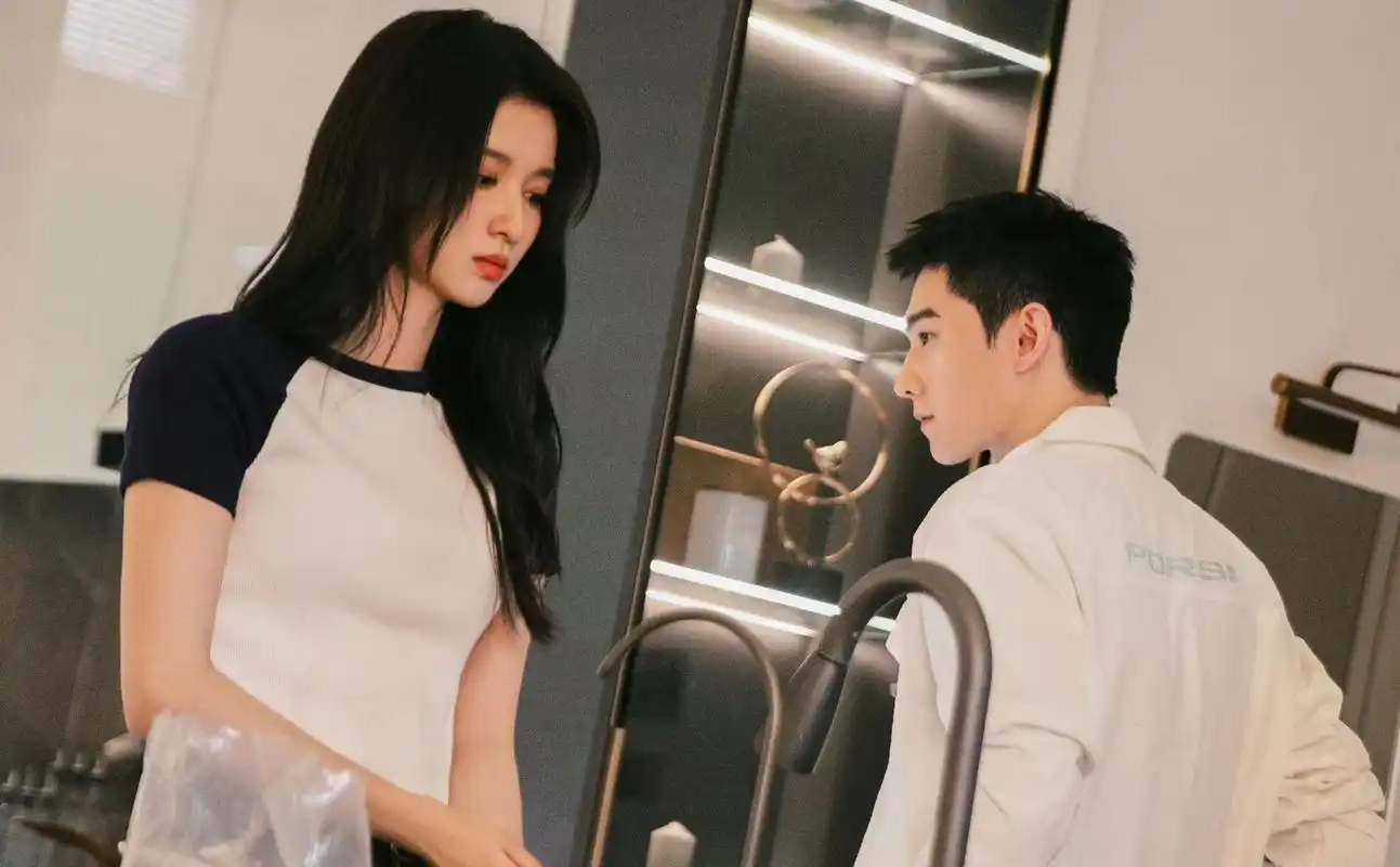 说杨洋演技不好吧,他和假女朋友演戏演得那么甜.