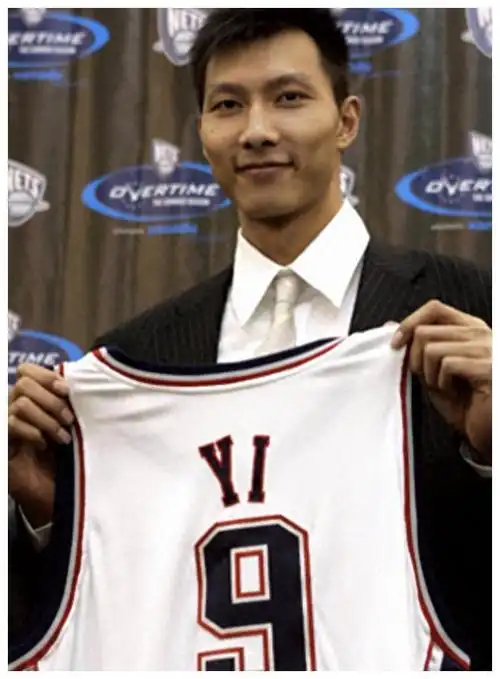 27岁易建联娶巴西宝贝,36岁退役,两儿子赢得人生|易建联|退役|易景流