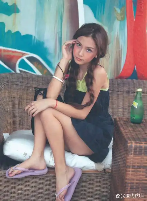 baby早期沙滩写真,这个身材也太好了吧,小腹的纹身终于看清楚了#杨颖