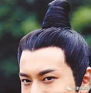 中国古代男子的基本发型是四方髻,当然不同的朝代有所不同.