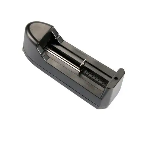 7-4.2v万能充 18650锂电池充电器 手电筒电池充电器