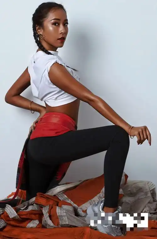 吉克隽逸最新泳装大片曝光性感火辣皮肤黑到发亮