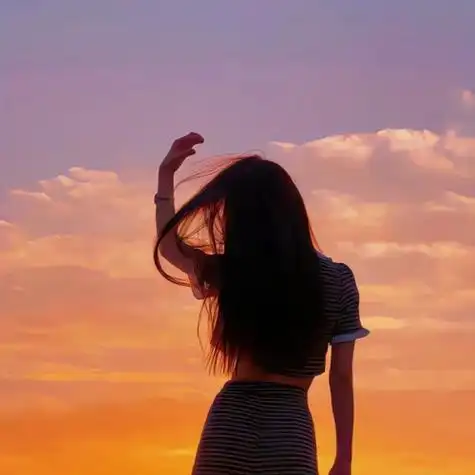 女生头像背影长发唯美仙气,透露出一种温柔的力量