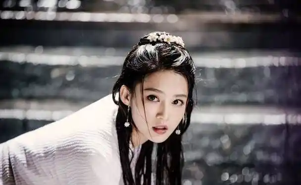 《狼殿下》频上热搜,王大陆微博卖力宣传,李沁"越惨越美"_肖战_演技