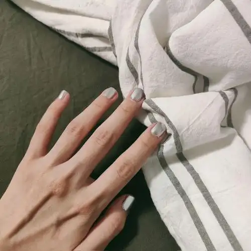 银色指甲油真的绝美