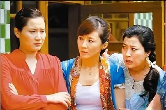 回顾潘雨辰:与侯勇离婚后,独自带娃生活,今10年过去了仍单身一人