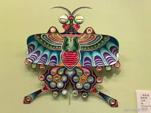 一直融入在中国传统文化之中,受其熏陶,在传统的中国风筝中,随处可见