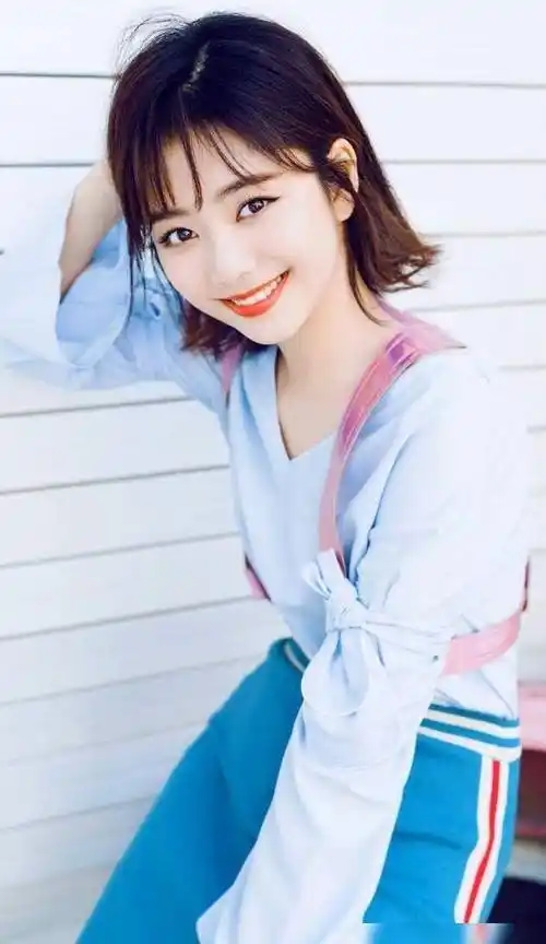 娃娃脸的谭松韵笑容真甜,笑起来给人如沐春风,网友:暖心治愈_观众