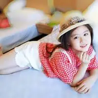 王亭文照片头像壁纸【点击鼠标右键下载】