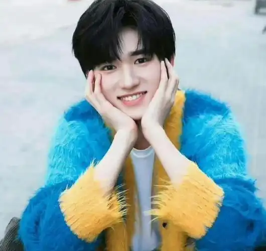 星星的笑容多甜,触动你的心|肖战|脸蛋|宋亚轩|赵丽颖|迪丽热巴_网易