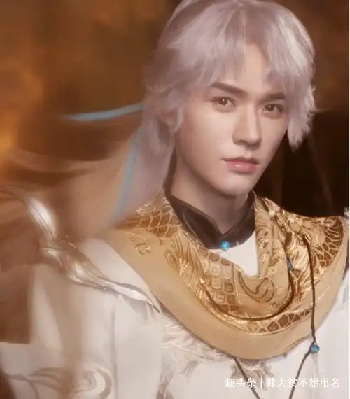 看到龚俊新代言的游戏,一头白发的造型真的太惊艳了!