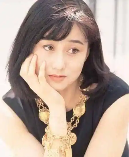 在没有遇到利智之前李连杰或许不懂得什么是真正的爱情.