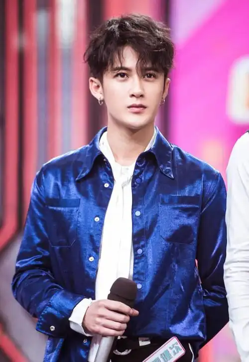 檀健次(中国男歌手,演员)_尚可名片