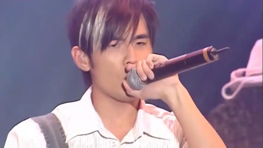 〈我的地盘〉忘词即兴封神,白毛伦:方文山你词太难背!