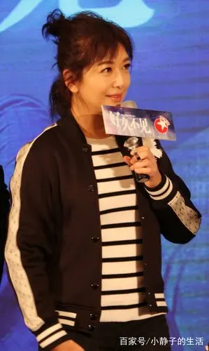 早期江珊拍摄写真,黑色礼服秀出迷人"气质",实在是太美了