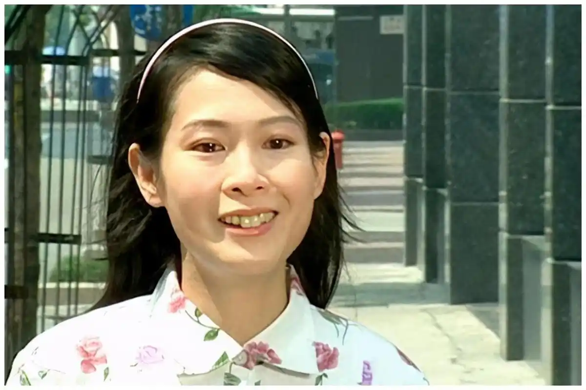 杨幂最近拍的一段戏引起了争议,网友质疑她刻意保持美貌不敢扮丑