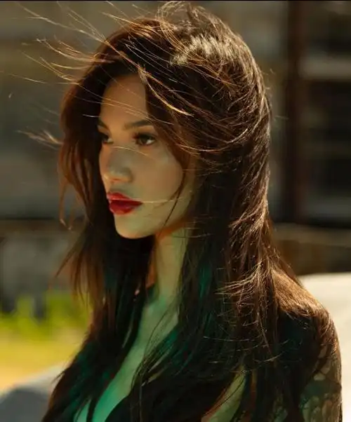 画家的女模特?性感妩媚的美国亚裔美女camila killa