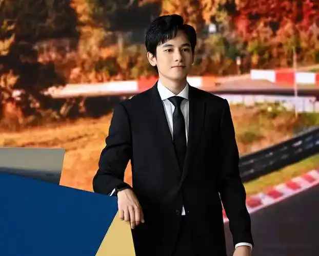 网剧《飞驰人生》胡先煦竟饰演霸总,网友却认为他"滕"化了_张弛_林臻