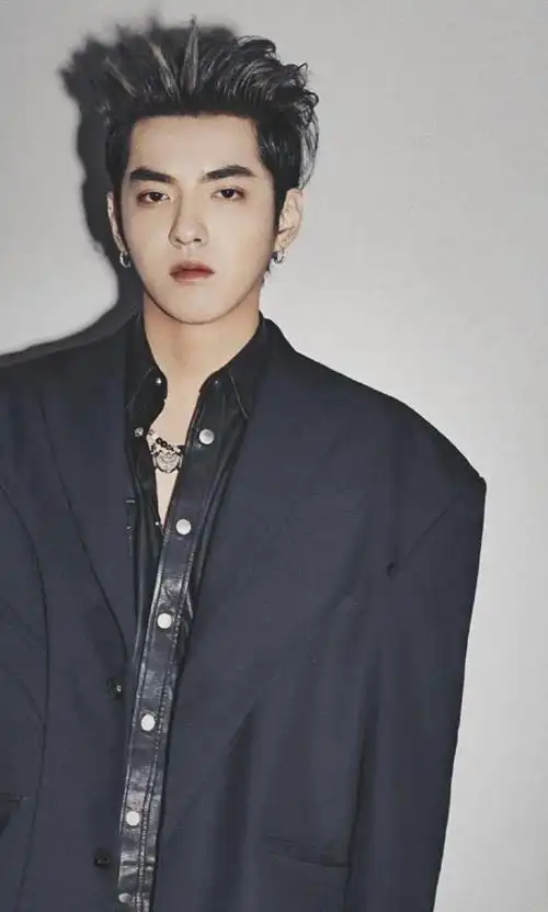 陈伟霆吴亦凡合照陈伟霆被问如何看吴亦凡事件