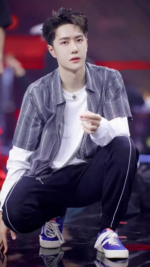 王一博街舞4造型