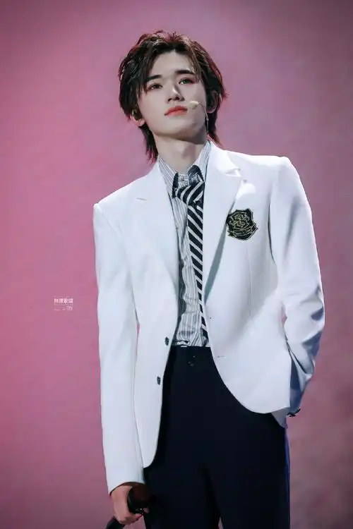 宋亚轩楼外楼演唱会